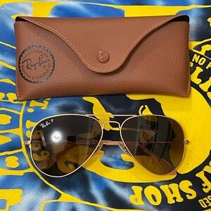 RAY-BAN LARGE GOLD METAL AVIATOR UNISEX POLARIZED BROWN GRADIENT MATTE
ARTISTA